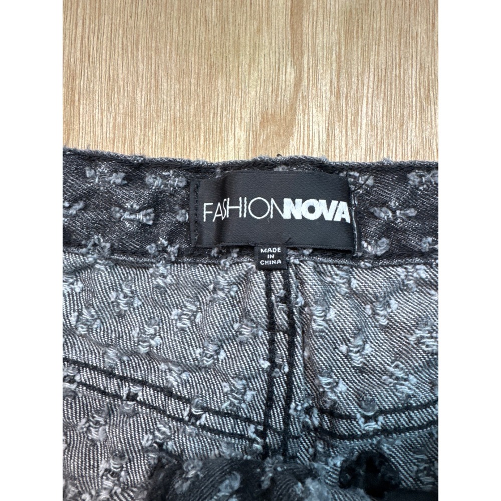 Fashion Nova Grey Distressed Frayed Denim Shorts High Waisted Size 9 FN31726SH - Picture 4 of 8